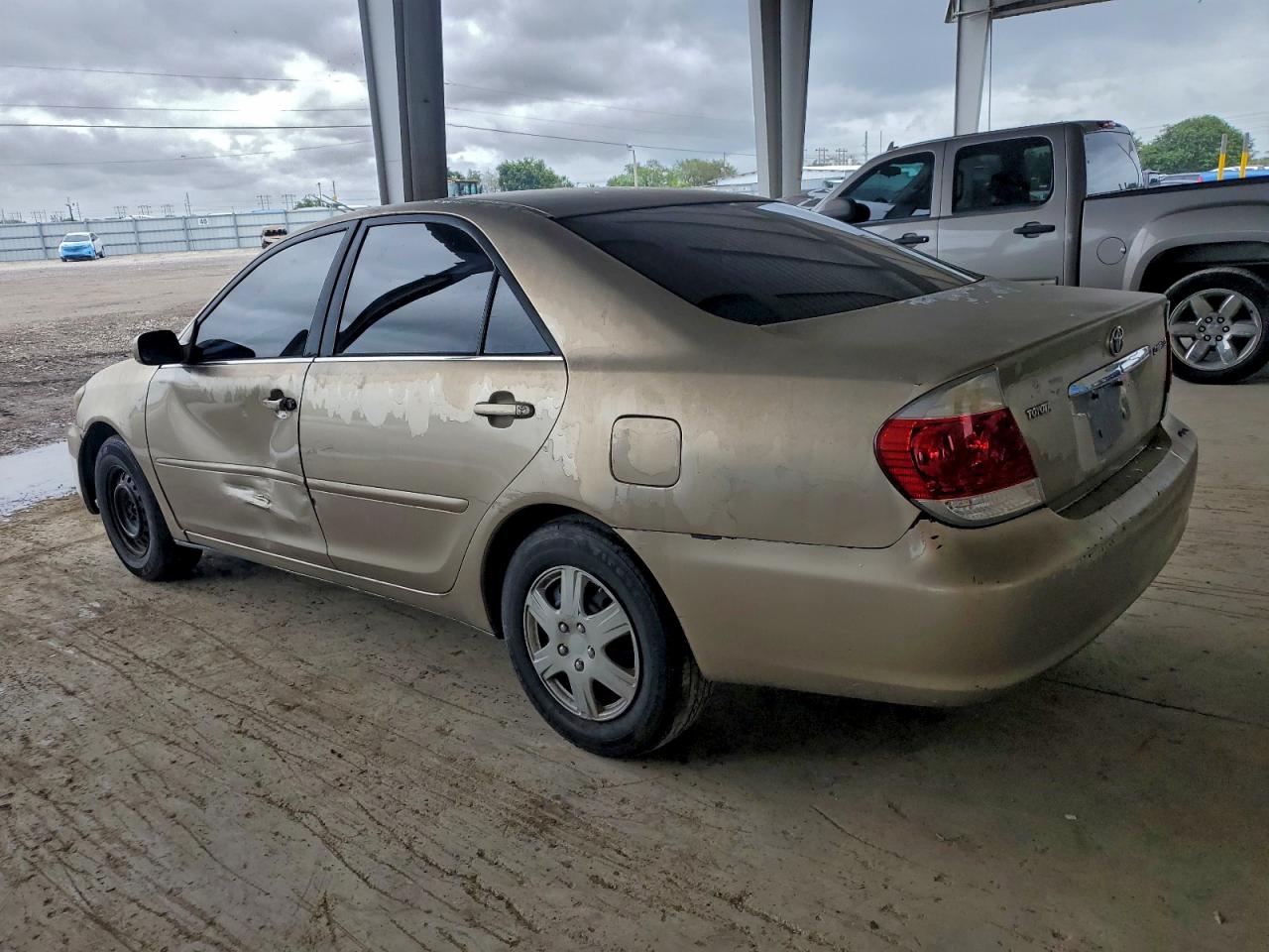 2005 TOYOTA CAMRY LE photo 2