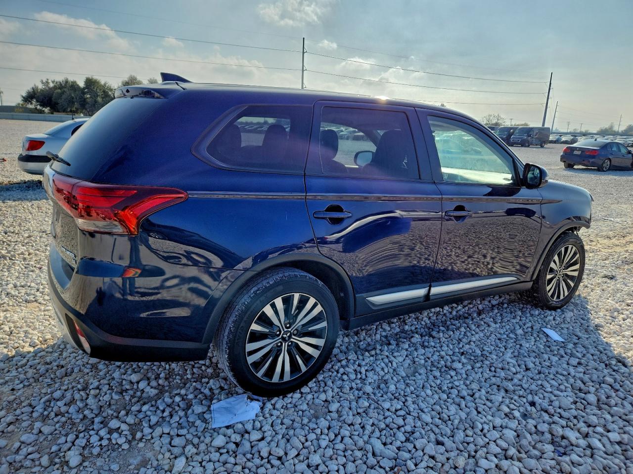 2019 MITSUBISHI OUTLANDER SE photo 3