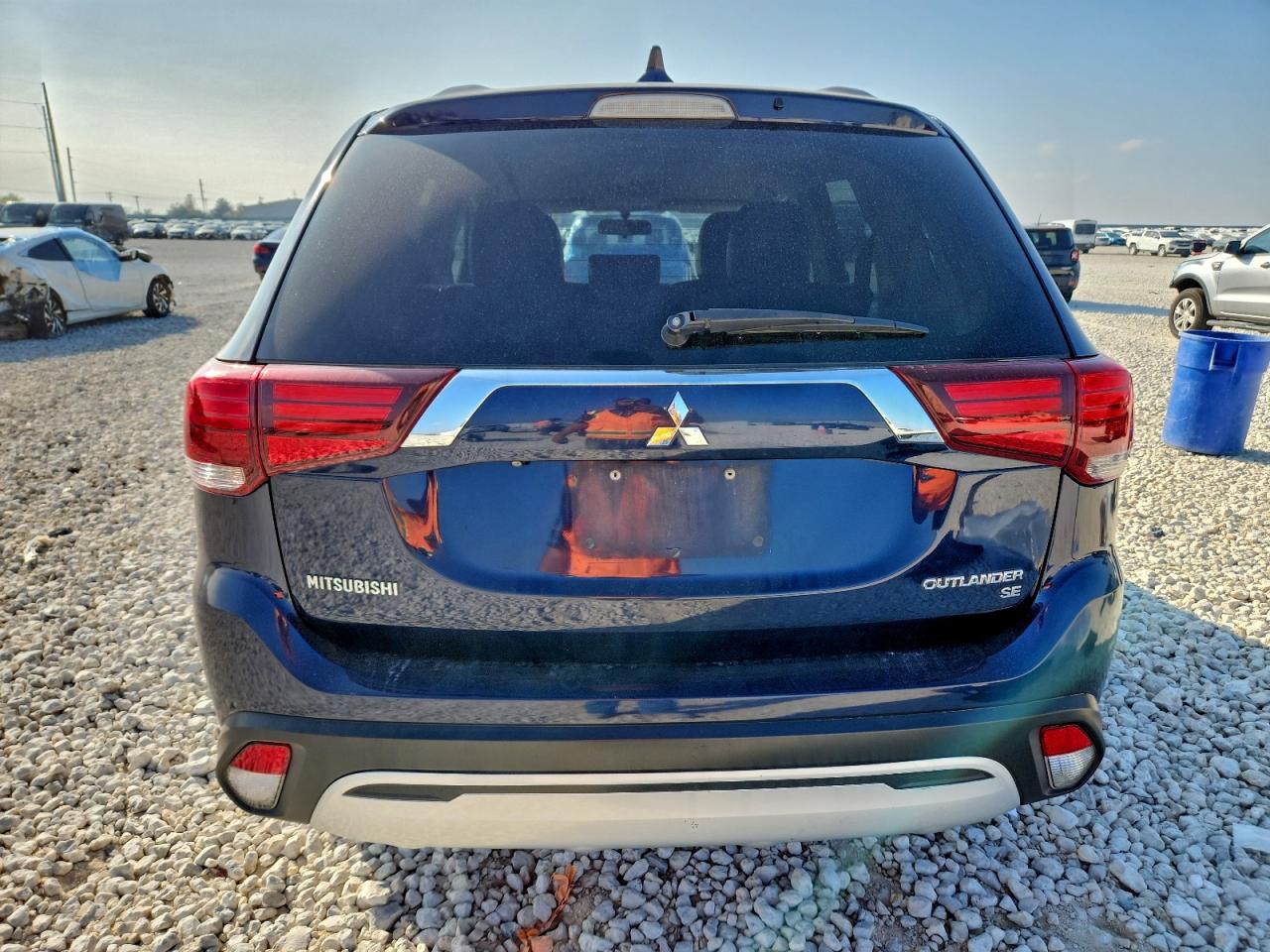 2019 MITSUBISHI OUTLANDER SE photo 6