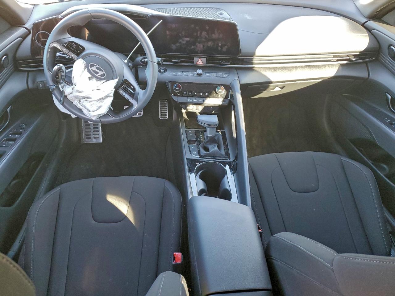 2025 HYUNDAI ELANTRA BLUE photo 8