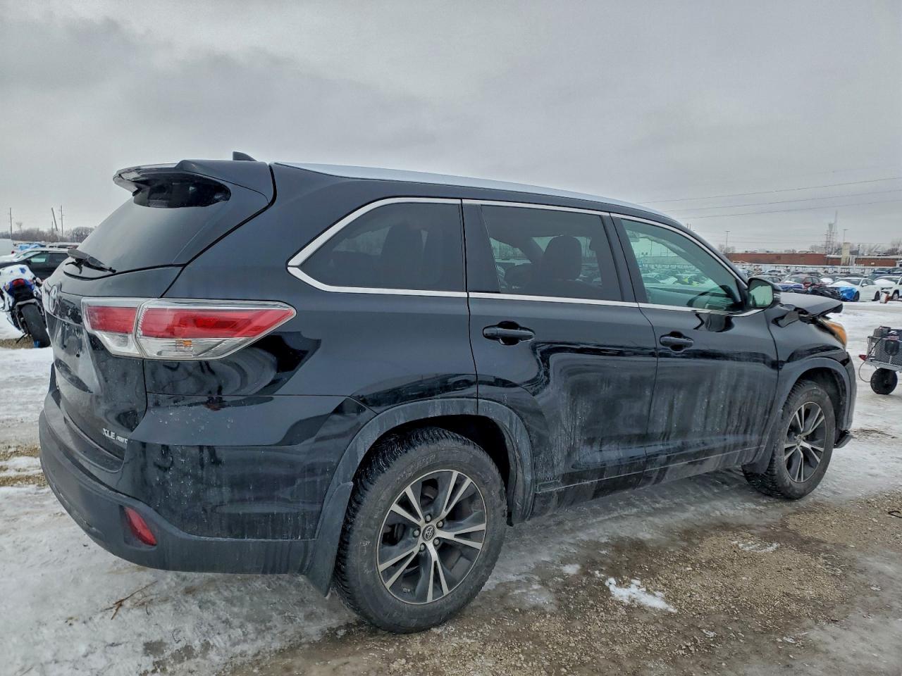 2016 TOYOTA HIGHLANDER XLE photo 3