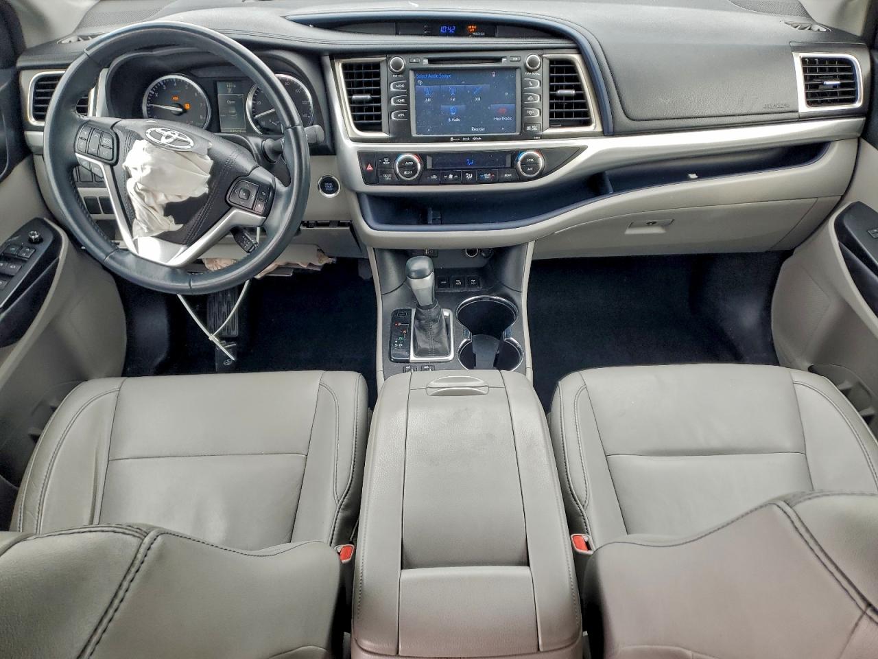 2016 TOYOTA HIGHLANDER XLE photo 8
