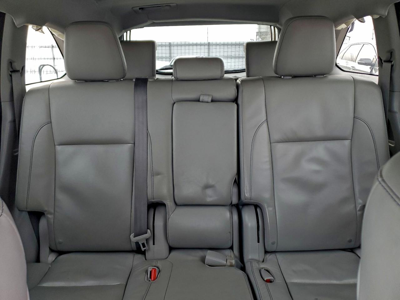2016 TOYOTA HIGHLANDER XLE photo 10