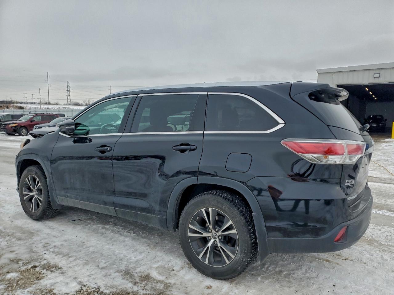 2016 TOYOTA HIGHLANDER XLE photo 2