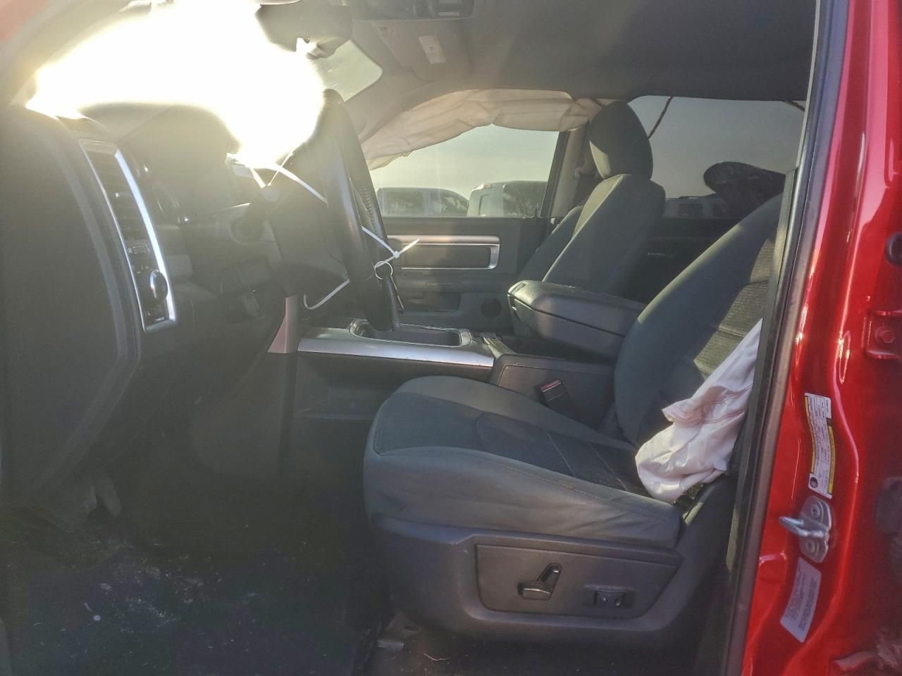 2017 RAM 1500 SLT photo 7
