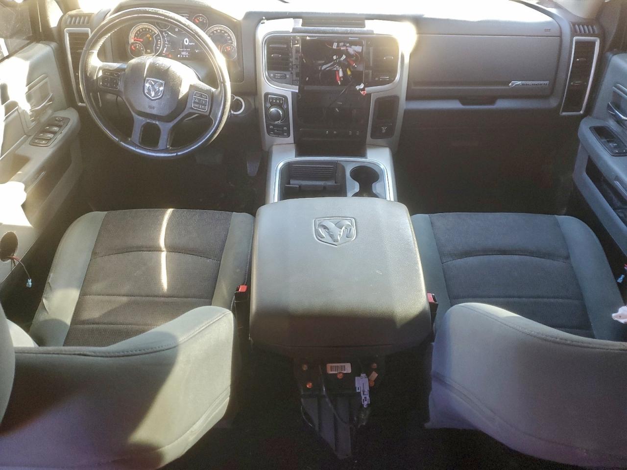 2017 RAM 1500 SLT photo 8
