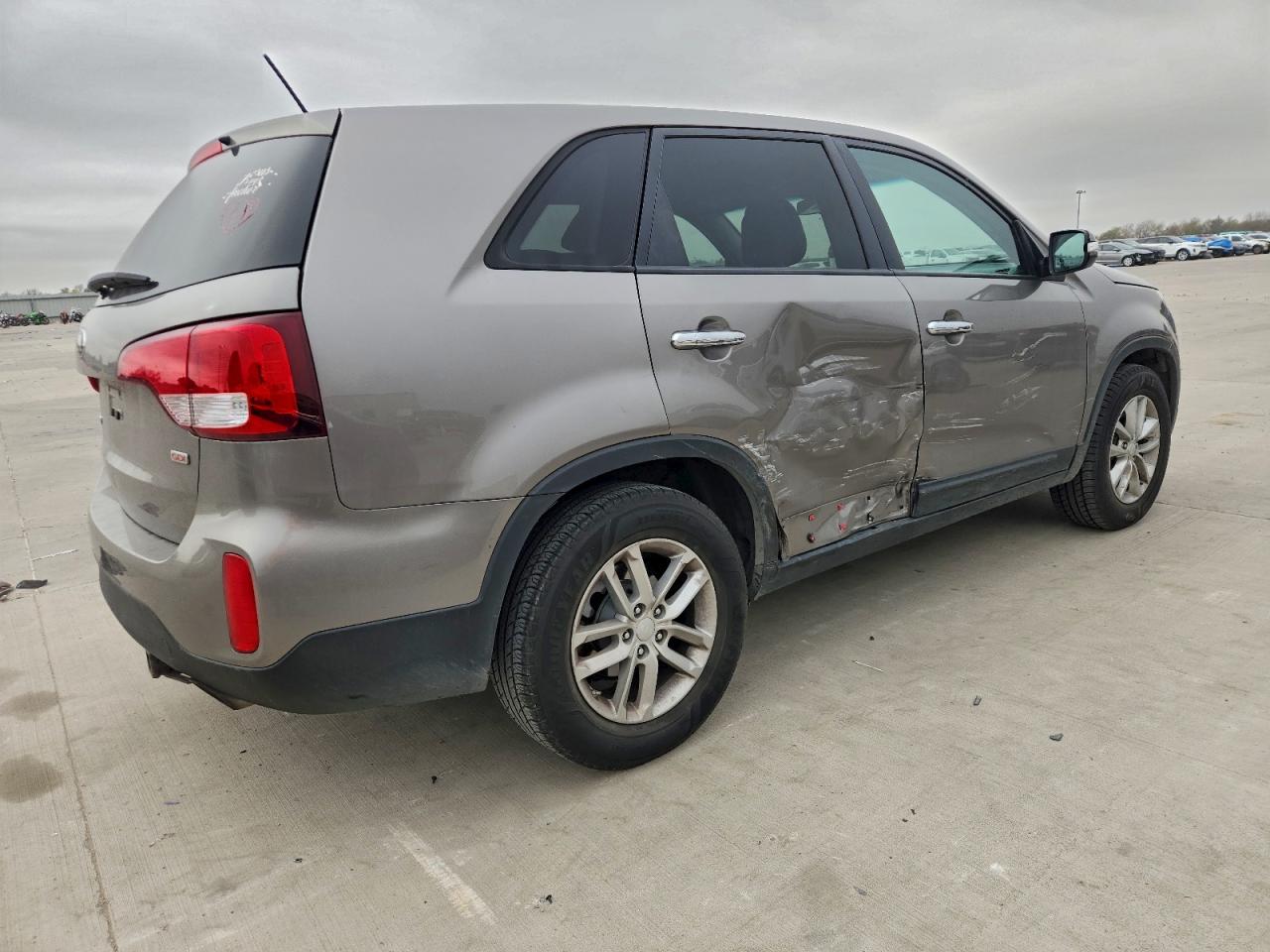 2015 KIA SORENTO LX photo 3