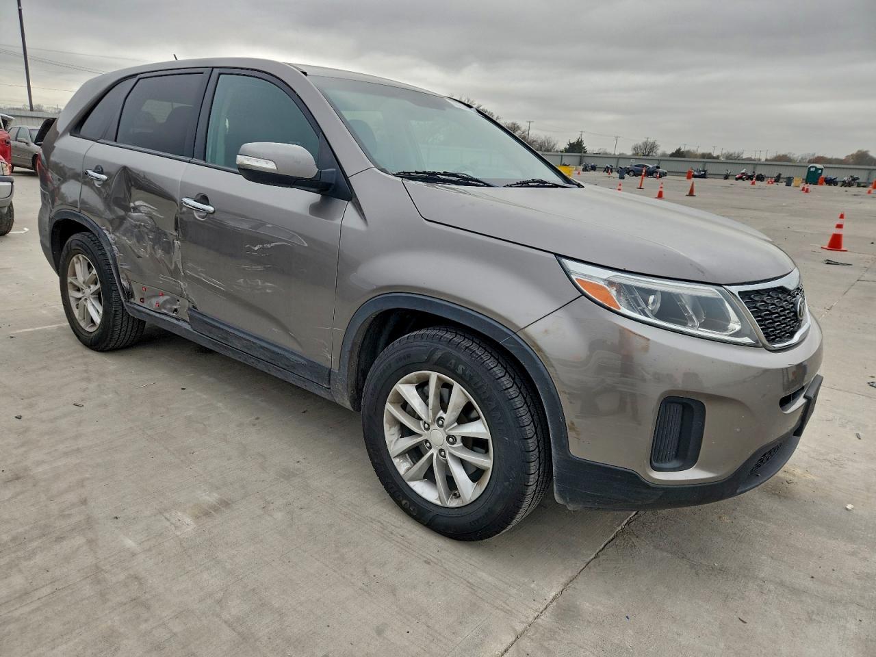2015 KIA SORENTO LX photo 4