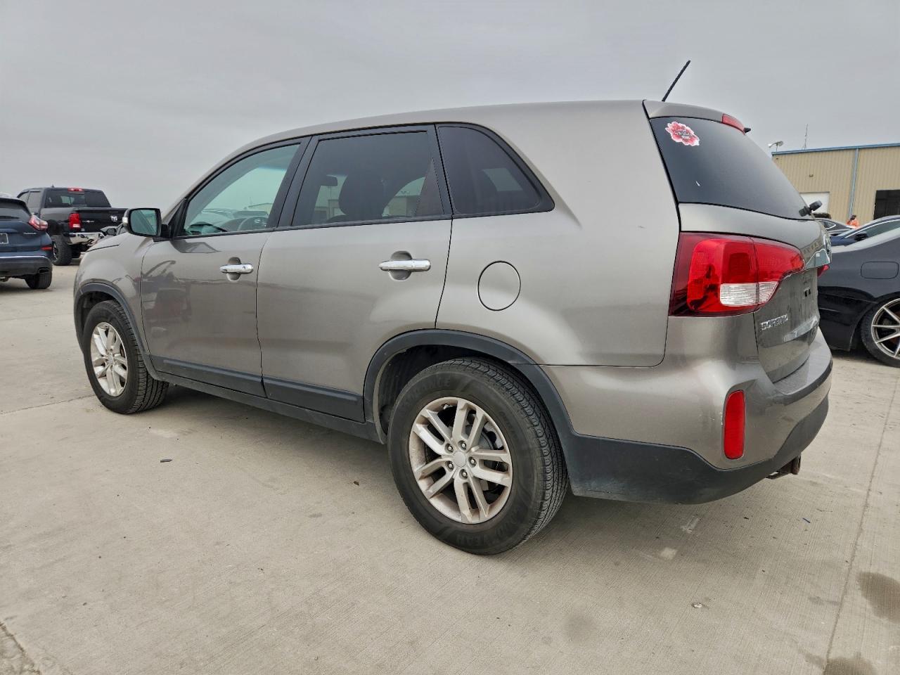 2015 KIA SORENTO LX photo 2
