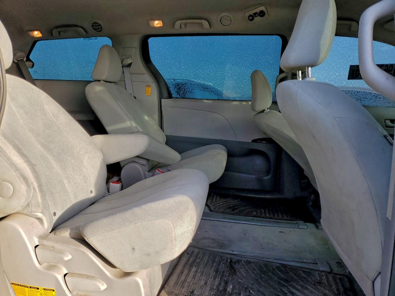 2014 TOYOTA SIENNA photo 19