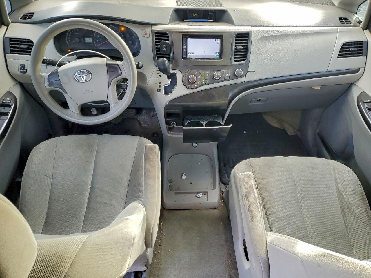 2014 TOYOTA SIENNA photo 15