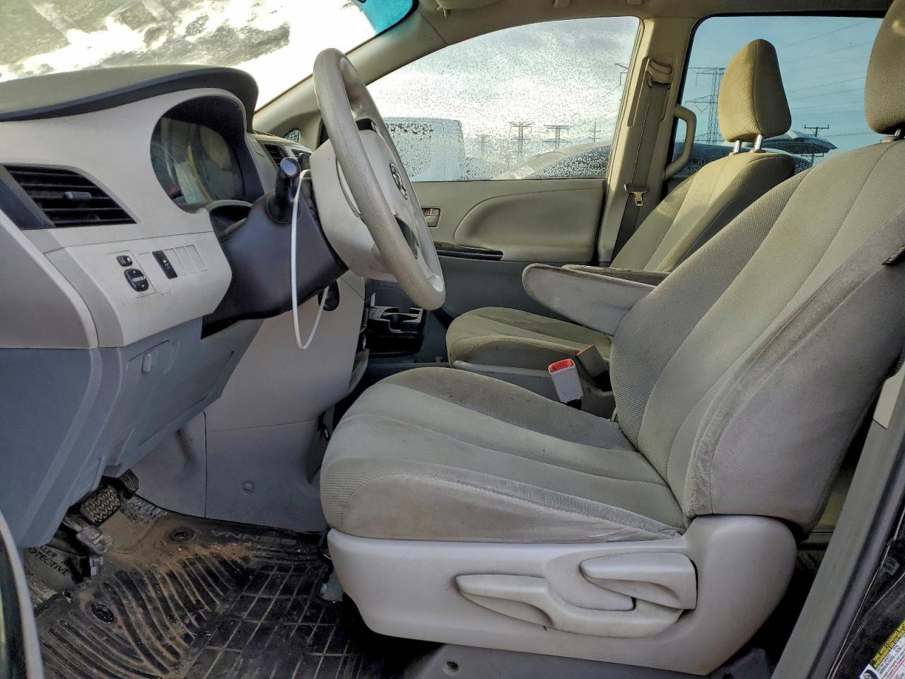 2014 TOYOTA SIENNA photo 13