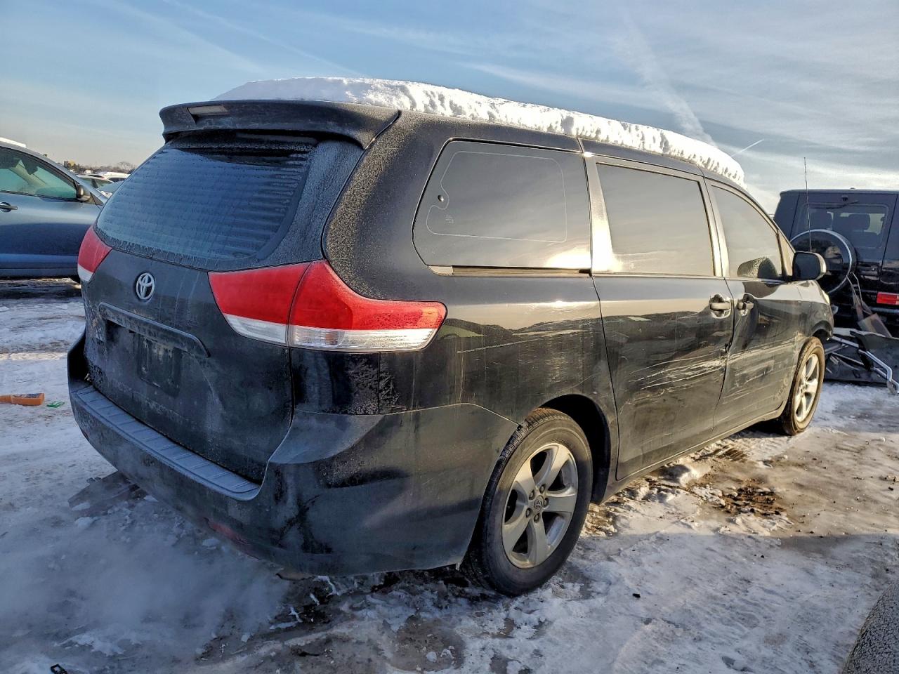 2014 TOYOTA SIENNA photo 5