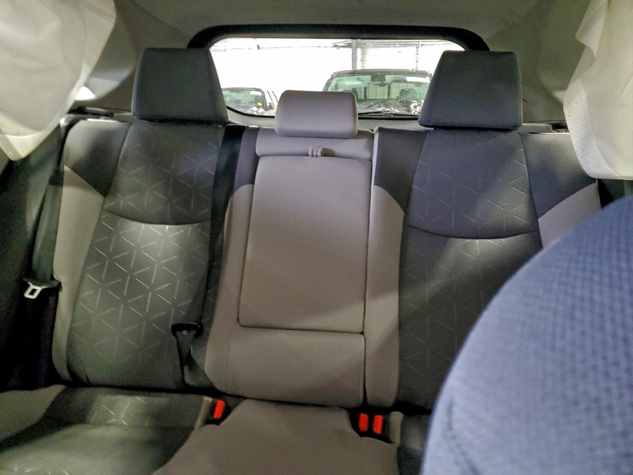 2021 TOYOTA RAV4 XLE photo 10