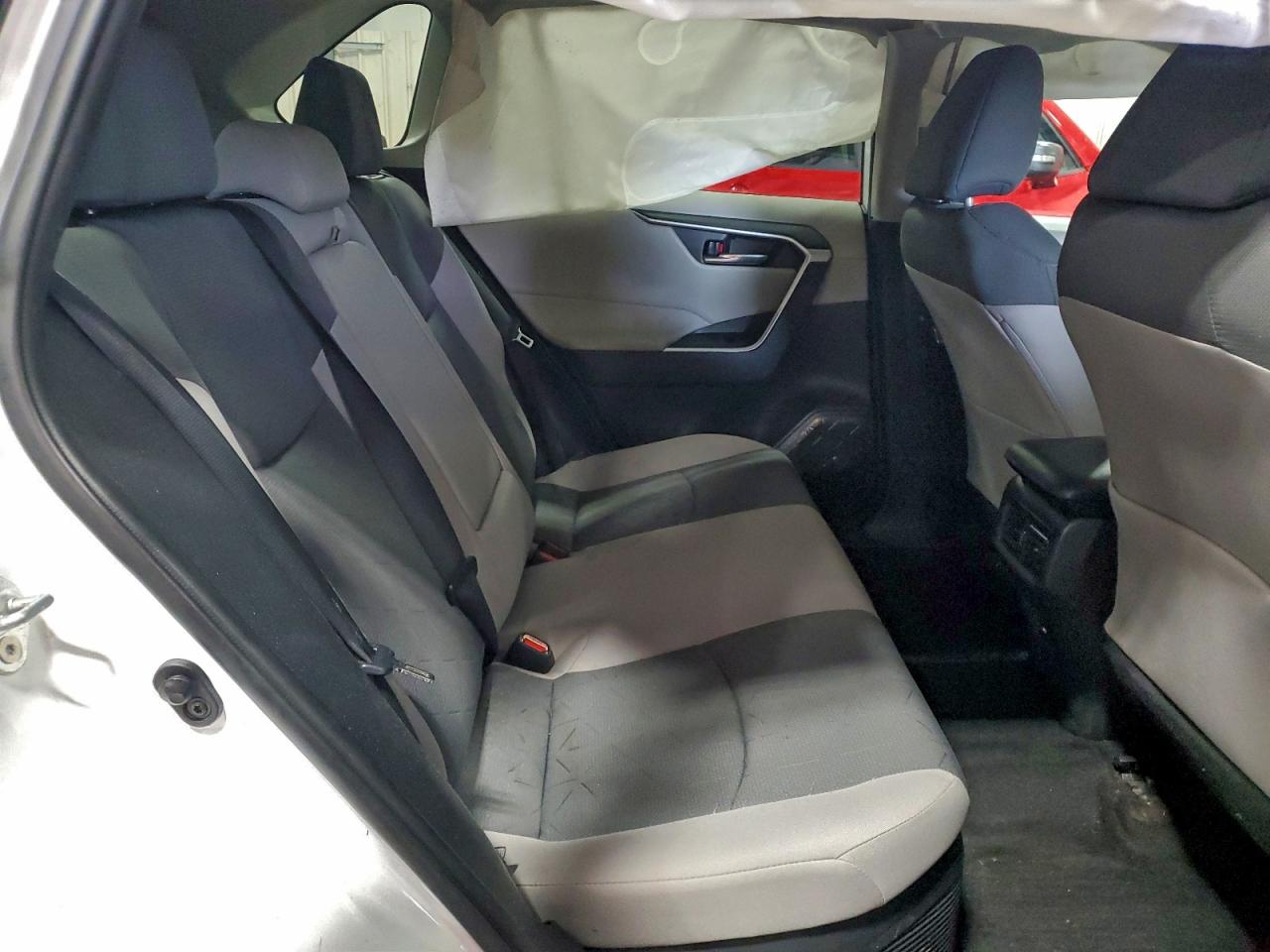 2021 TOYOTA RAV4 XLE photo 11