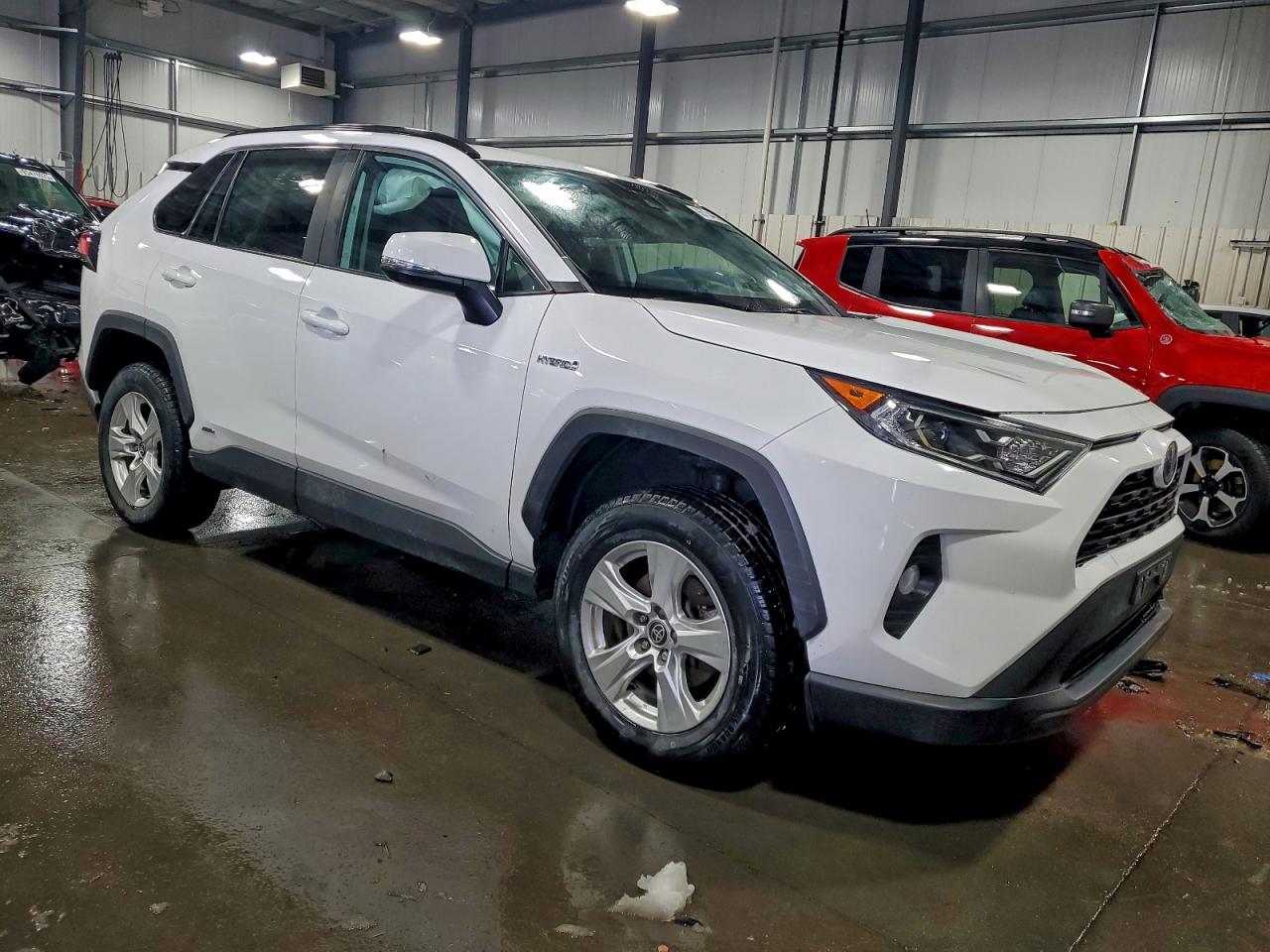 2021 TOYOTA RAV4 XLE photo 4