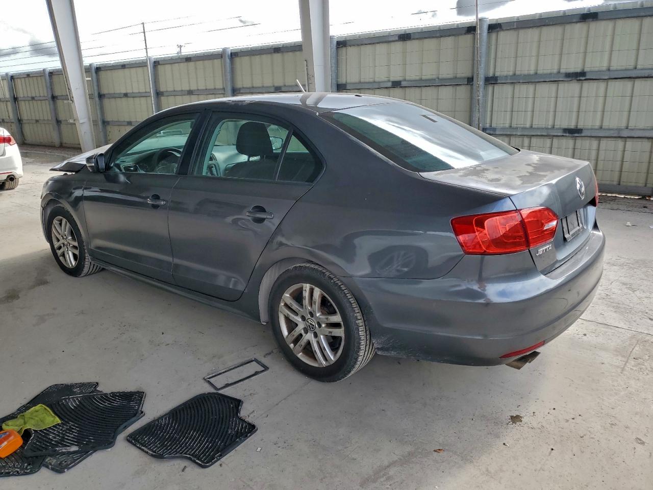 2014 VOLKSWAGEN JETTA BASE photo 2