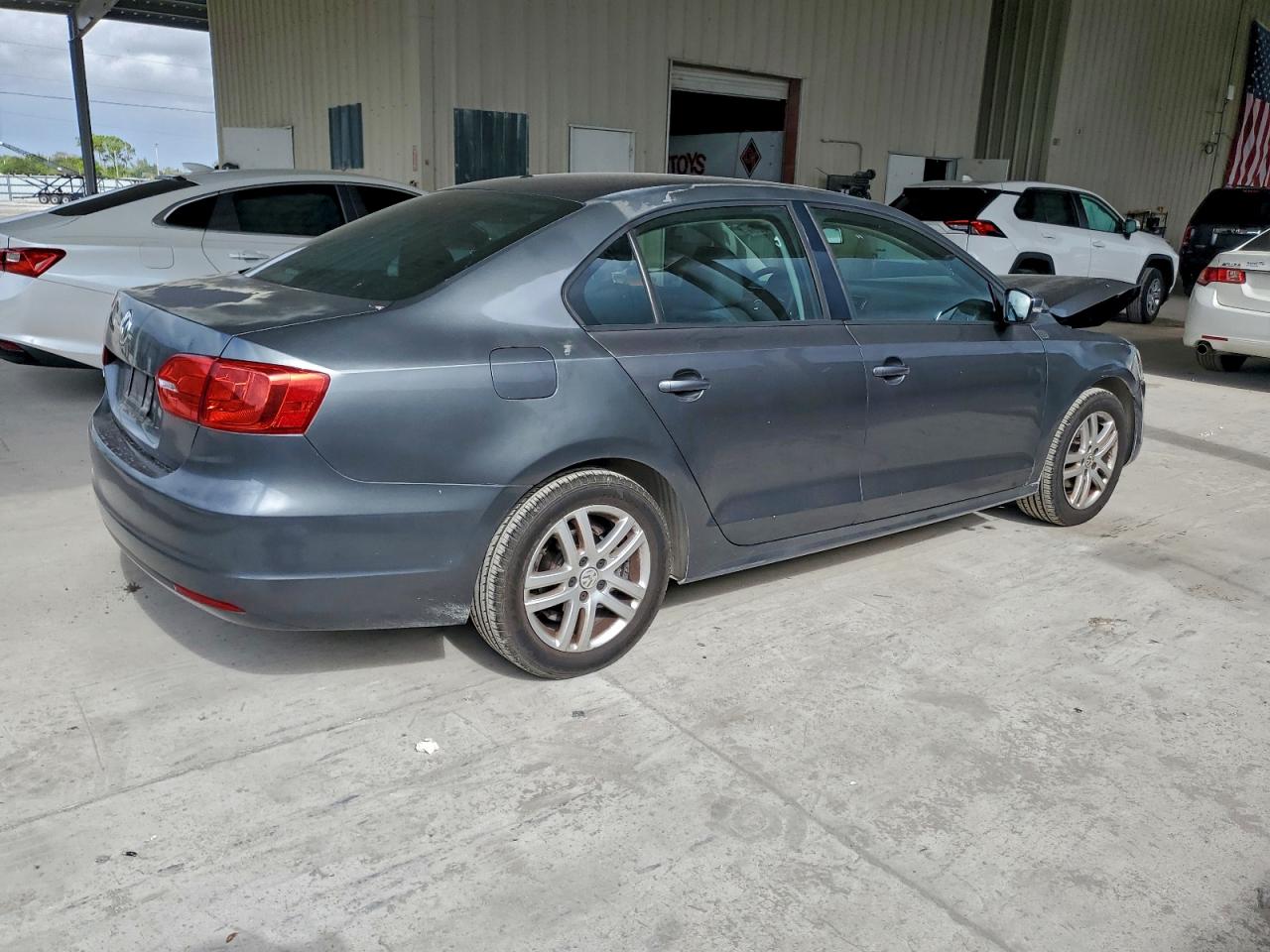 2014 VOLKSWAGEN JETTA BASE photo 3