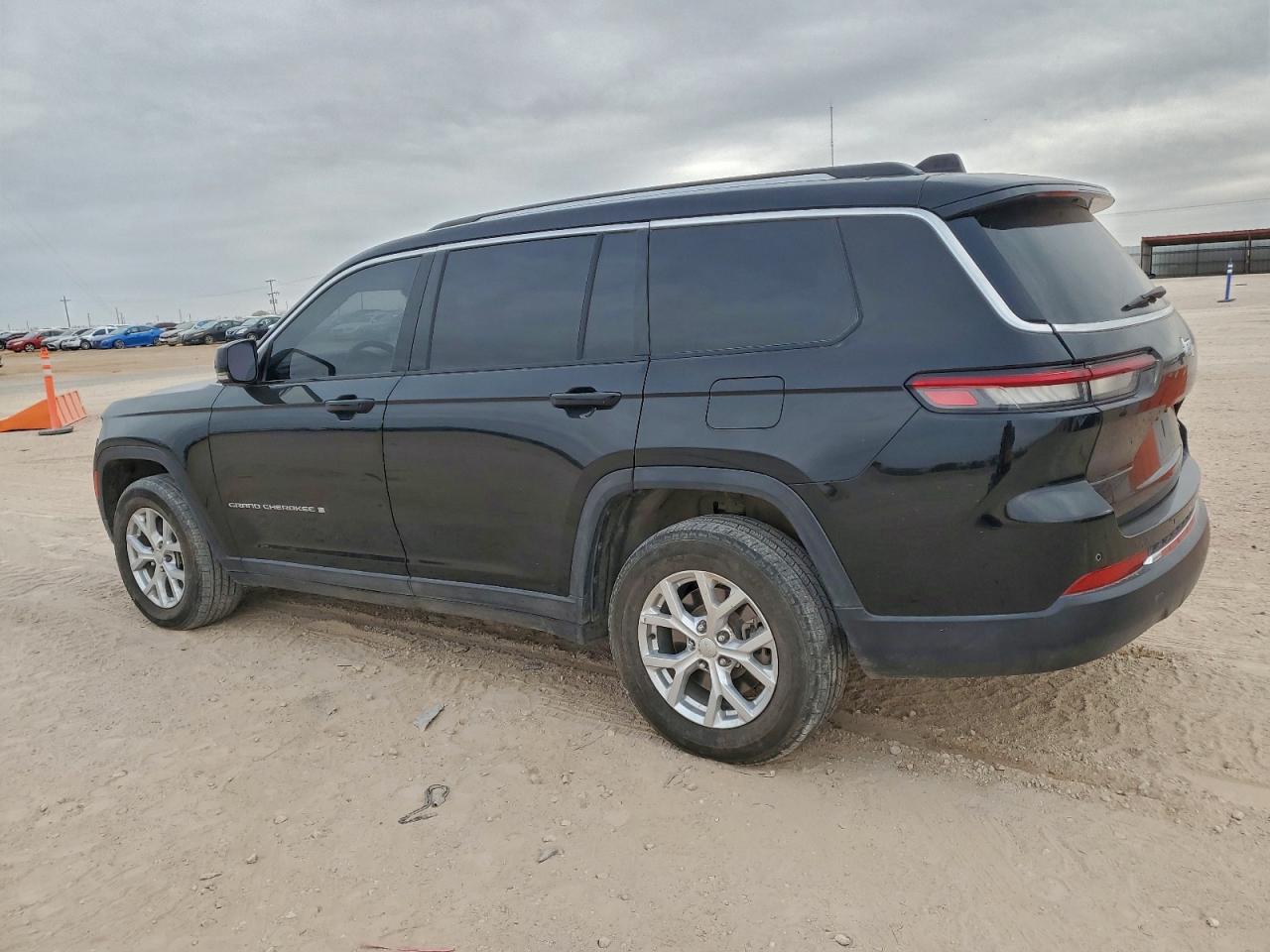 2023 JEEP GRAND CHEROKEE L LIMITED photo 3