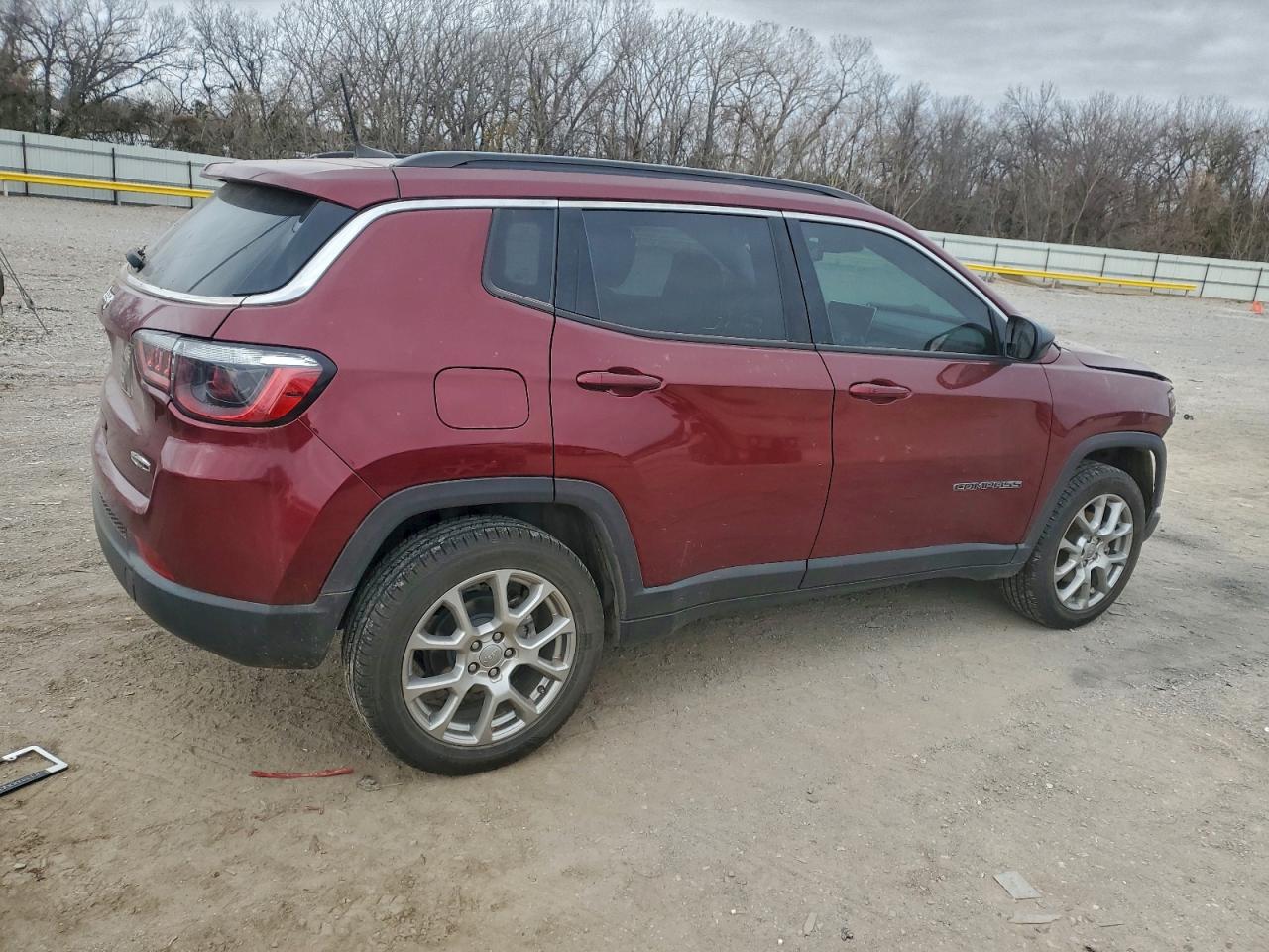 2022 JEEP COMPASS LATITUDE LUX photo 3