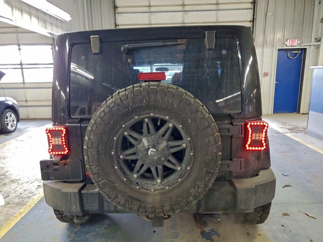 2011 JEEP WRANGLER UNLIMITED SAHARA photo 6