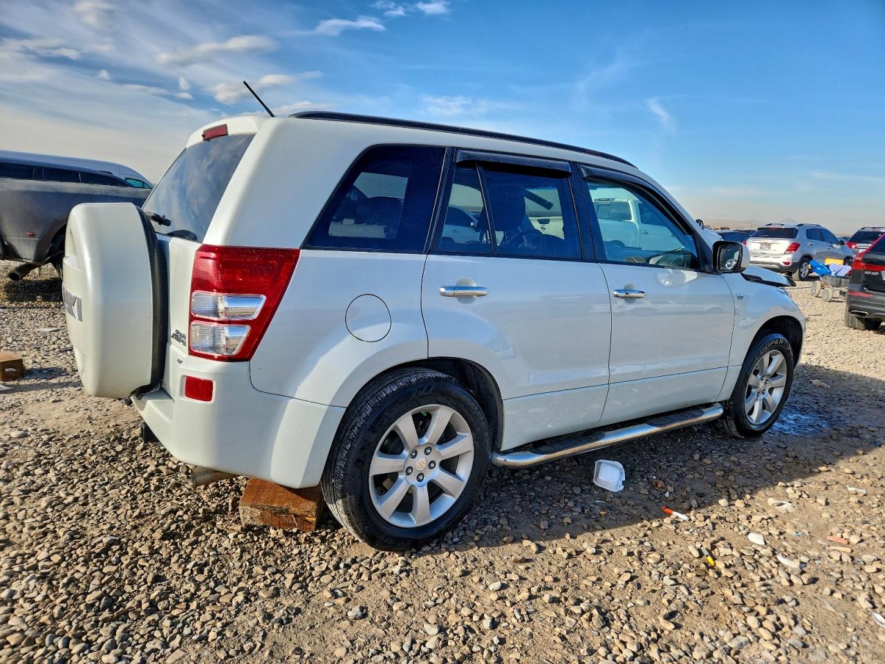 2010 SUZUKI GRAND VITARA JLX photo 3