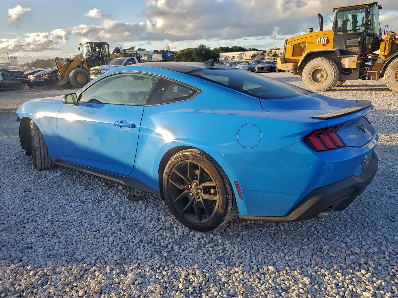 2024 FORD MUSTANG photo 2