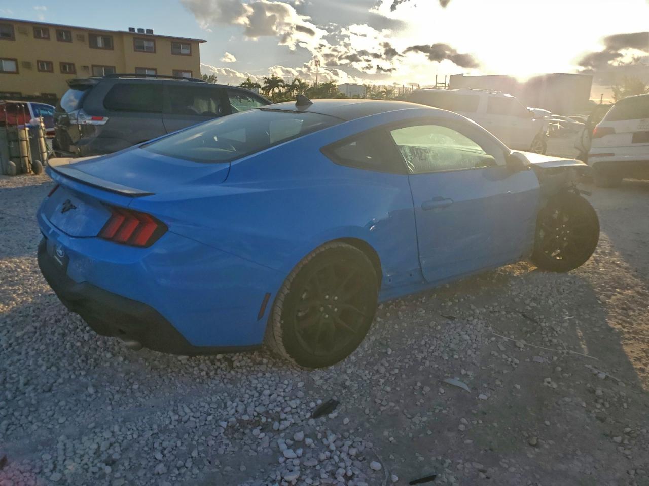 2024 FORD MUSTANG photo 3