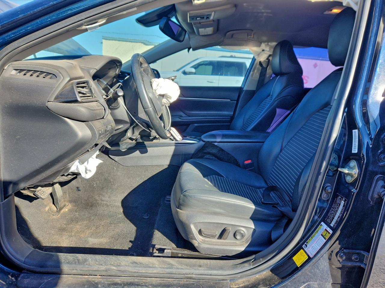 2020 TOYOTA CAMRY SE photo 7