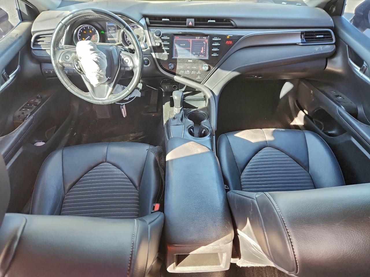 2020 TOYOTA CAMRY SE photo 8