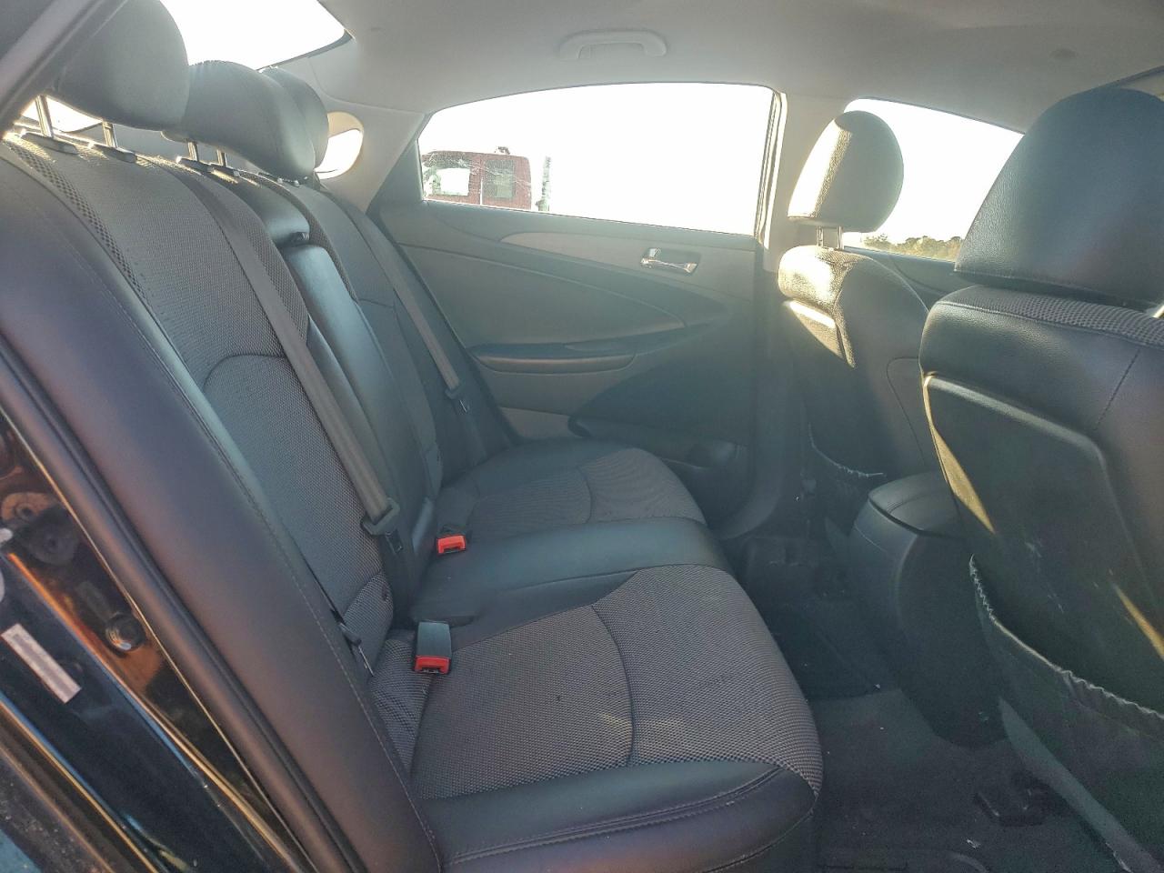2011 HYUNDAI SONATA SE photo 19