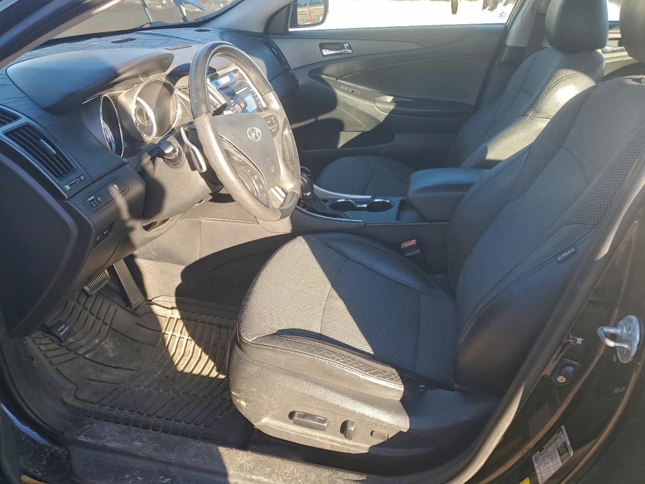 2011 HYUNDAI SONATA SE photo 13