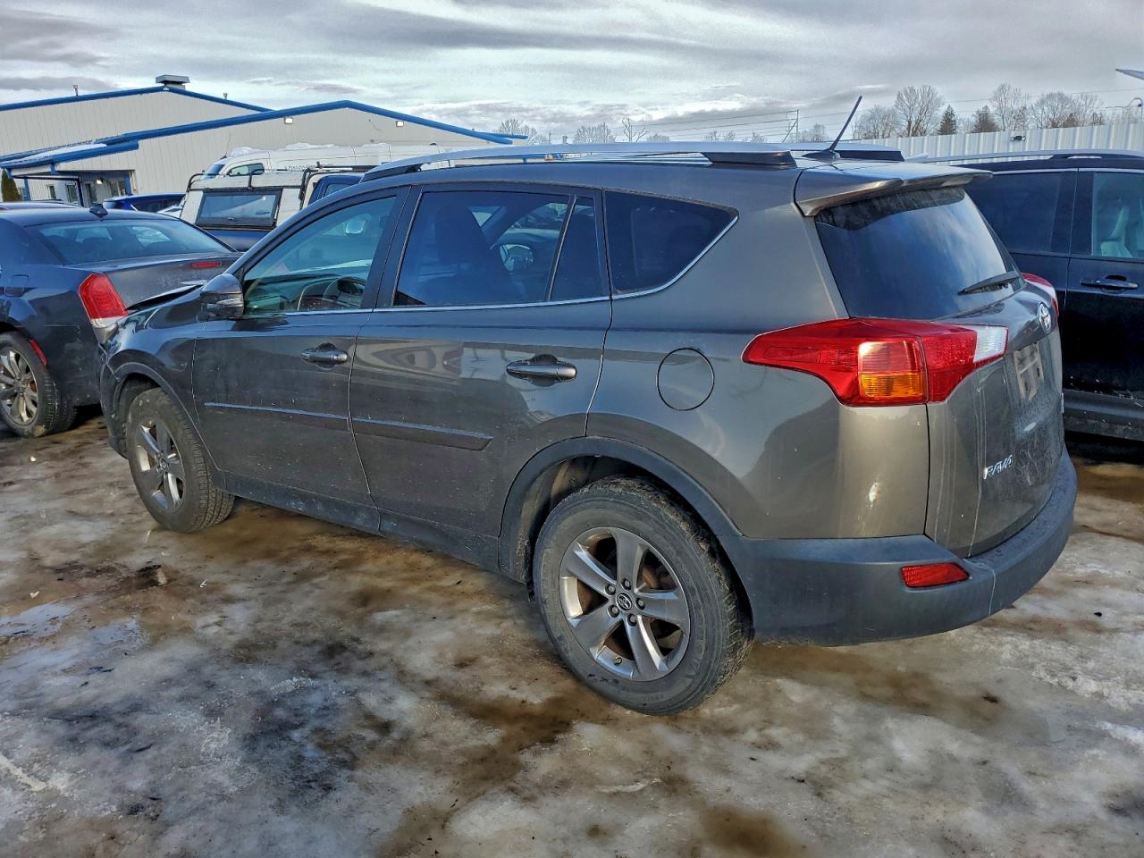 2015 TOYOTA RAV4 XLE photo 3