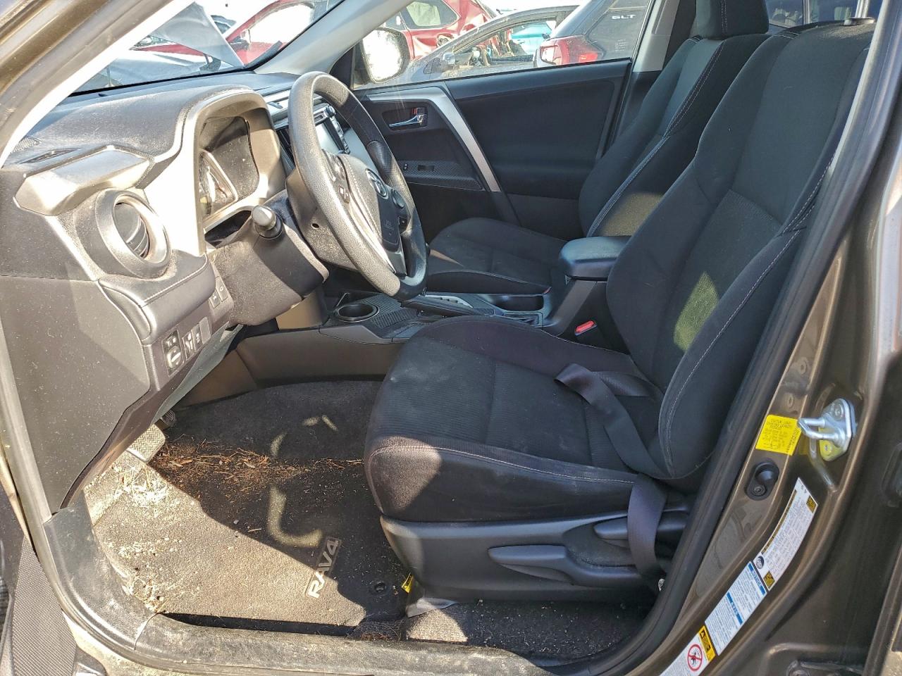 2015 TOYOTA RAV4 XLE photo 13