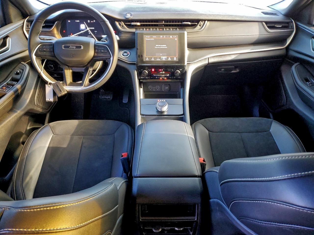 2024 JEEP GRAND CHEROKEE LAREDO photo 8