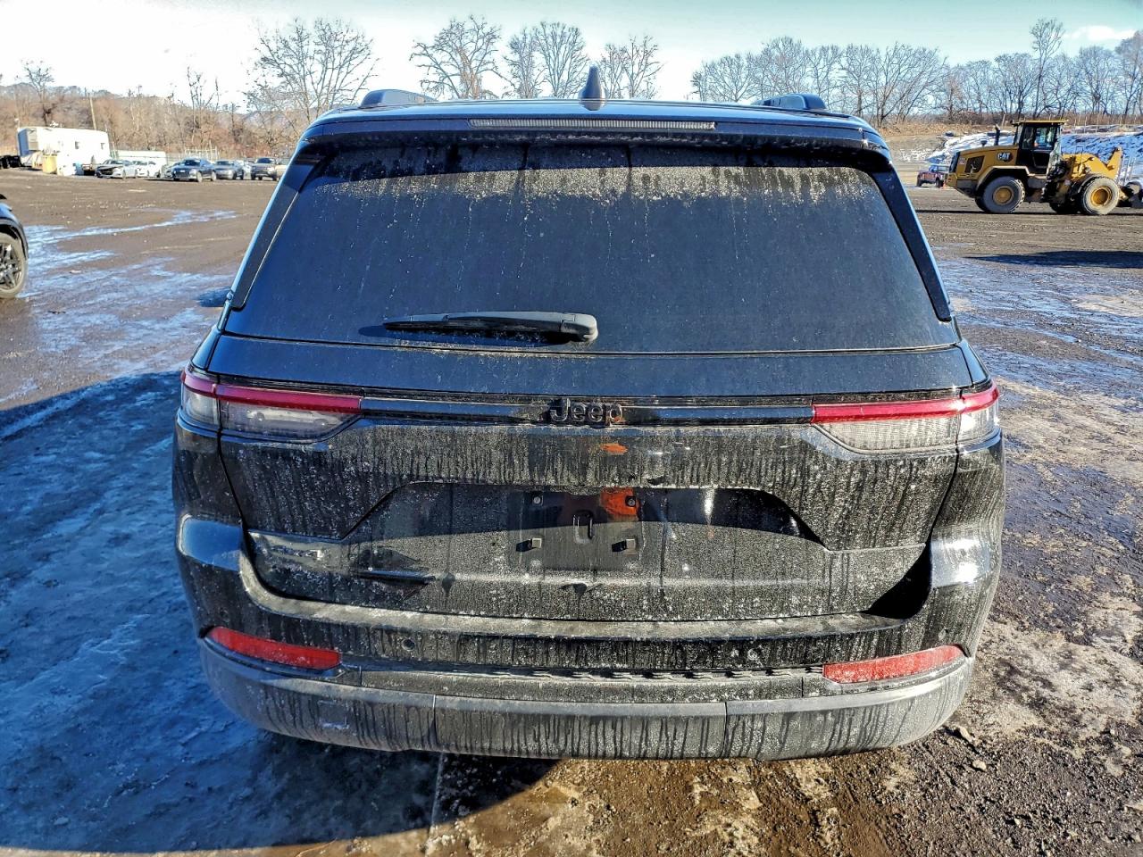 2024 JEEP GRAND CHEROKEE LAREDO photo 6