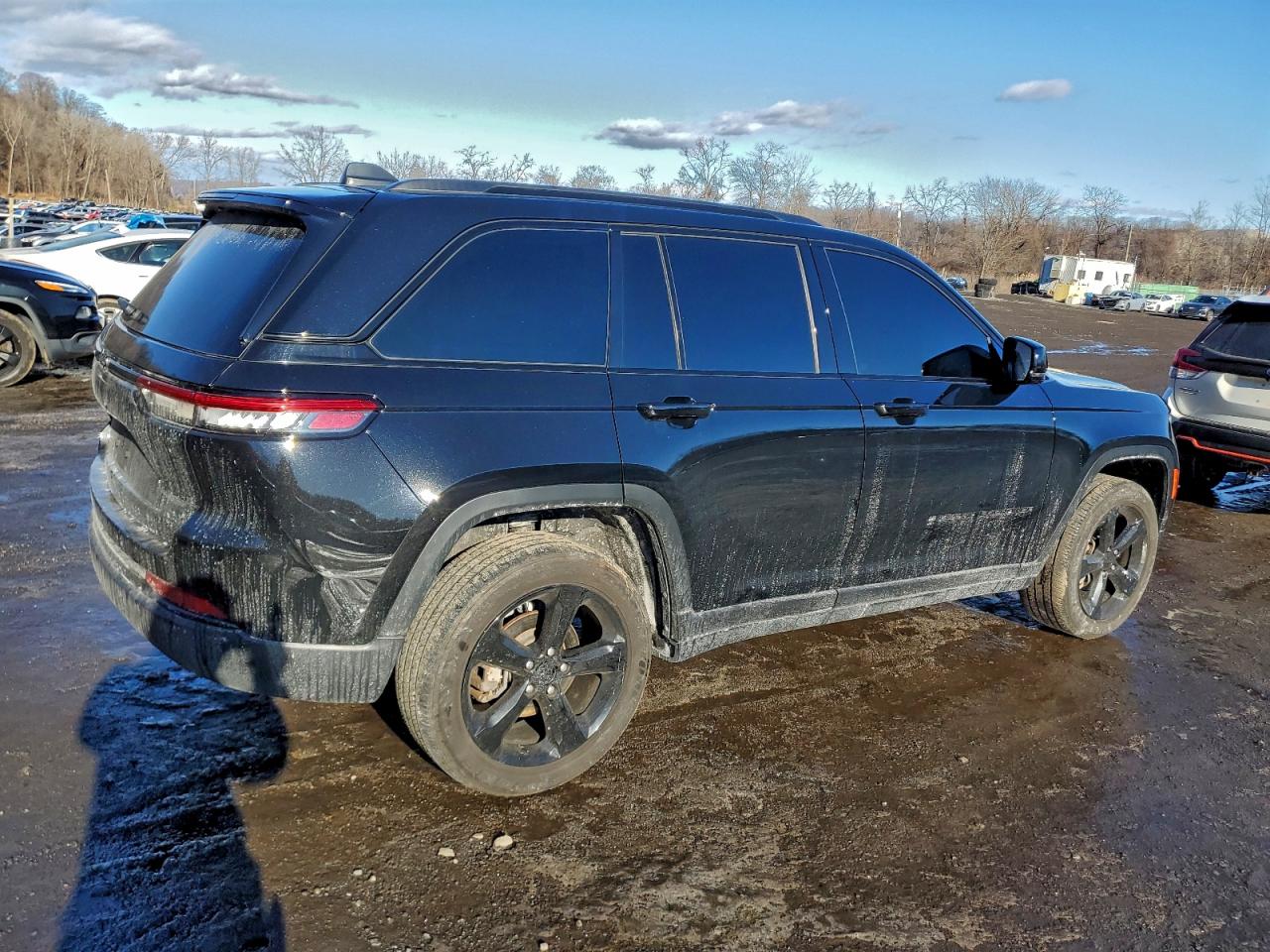 2024 JEEP GRAND CHEROKEE LAREDO photo 3