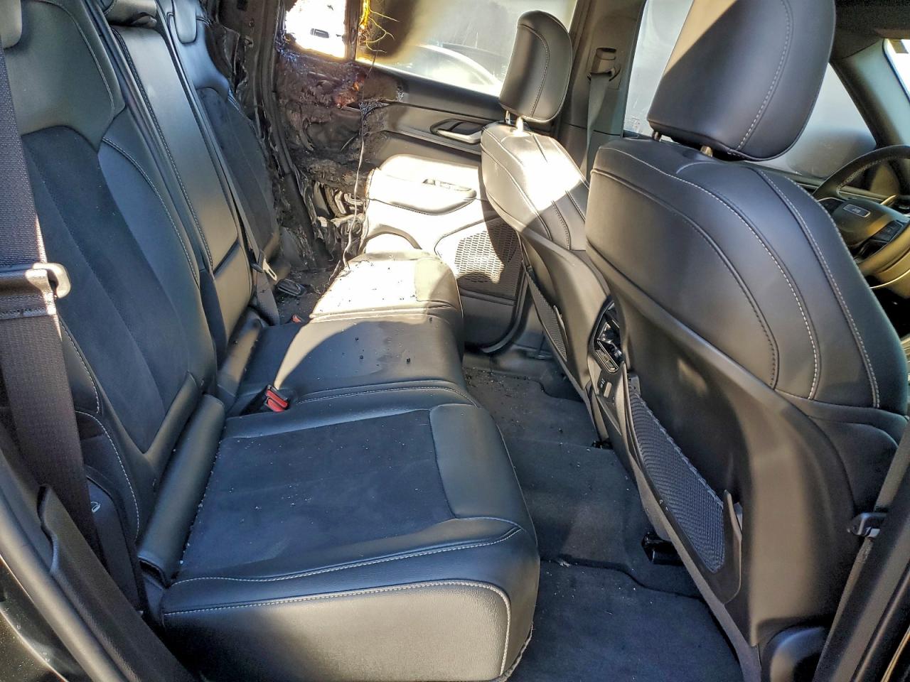 2024 JEEP GRAND CHEROKEE LAREDO photo 11