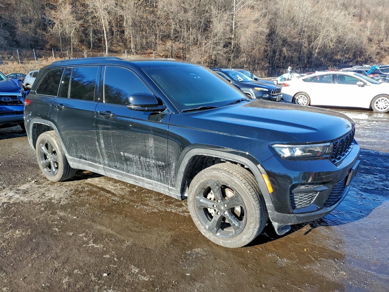 2024 JEEP GRAND CHEROKEE LAREDO photo 4