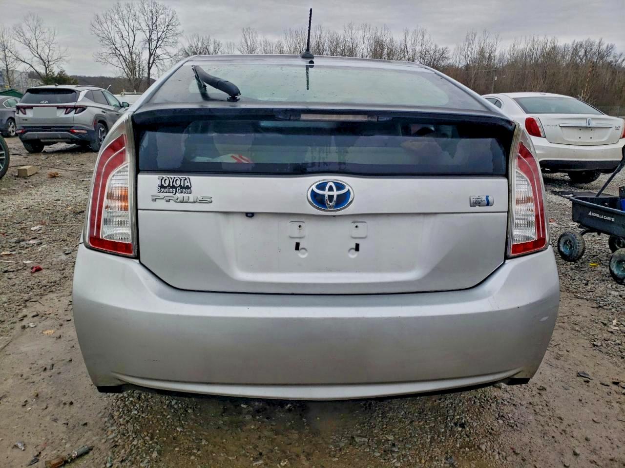 2014 TOYOTA PRIUS photo 6