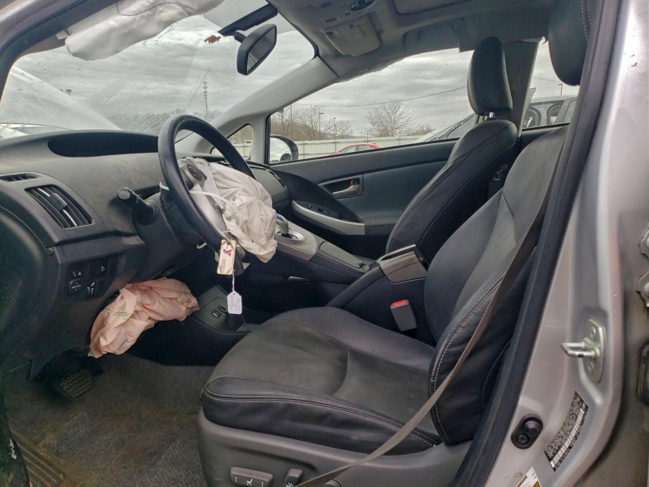 2014 TOYOTA PRIUS photo 7