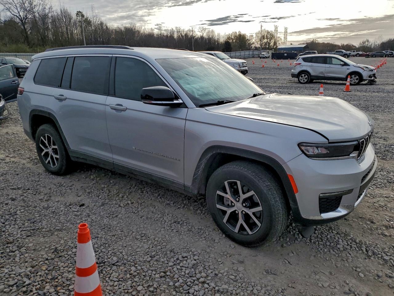 2024 JEEP GRAND CHEROKEE L LIMITED photo 4