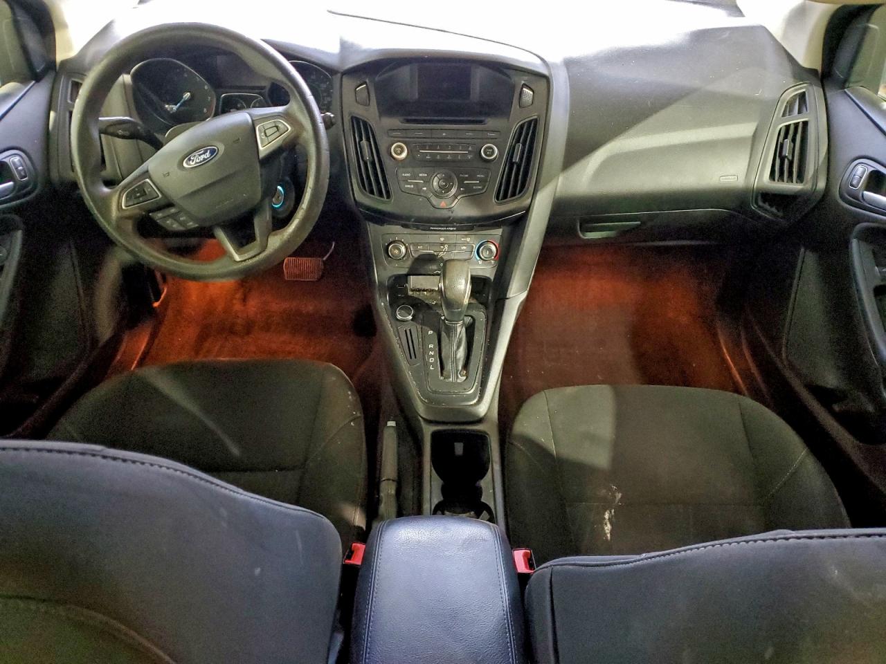 2017 FORD FOCUS SE photo 8