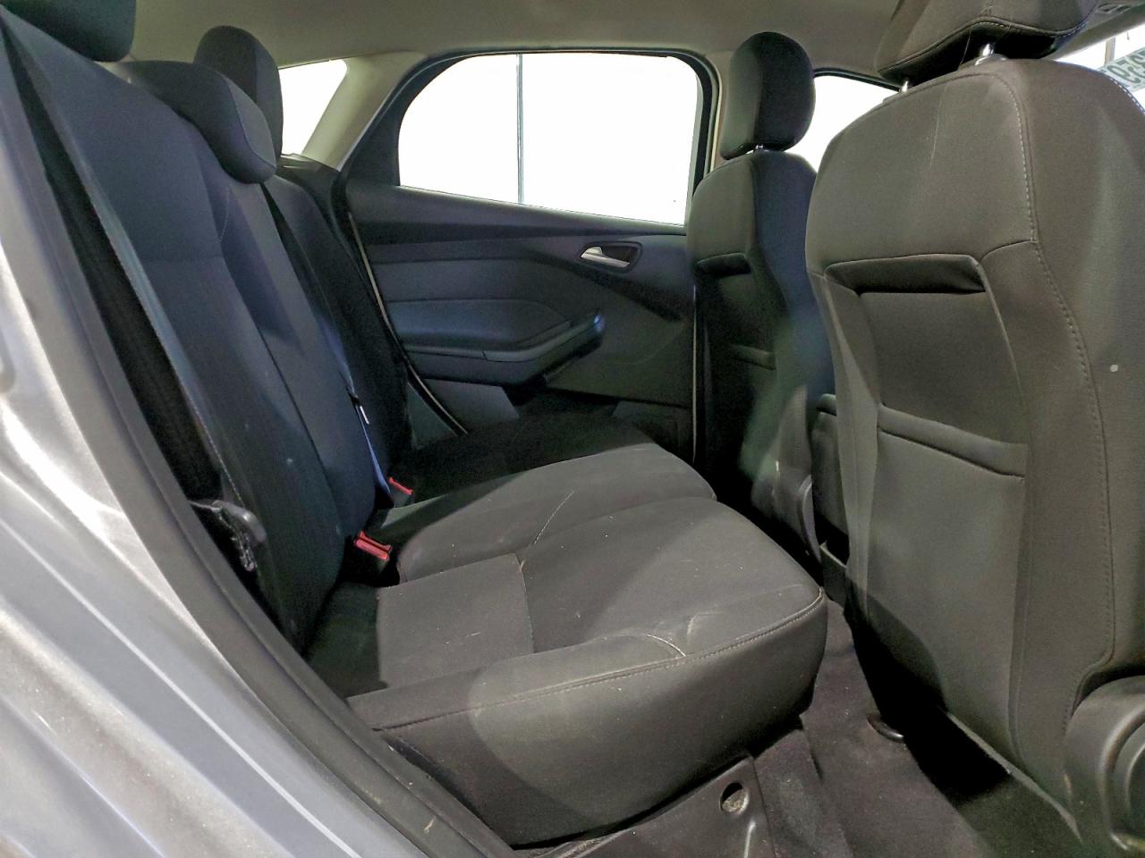 2017 FORD FOCUS SE photo 10