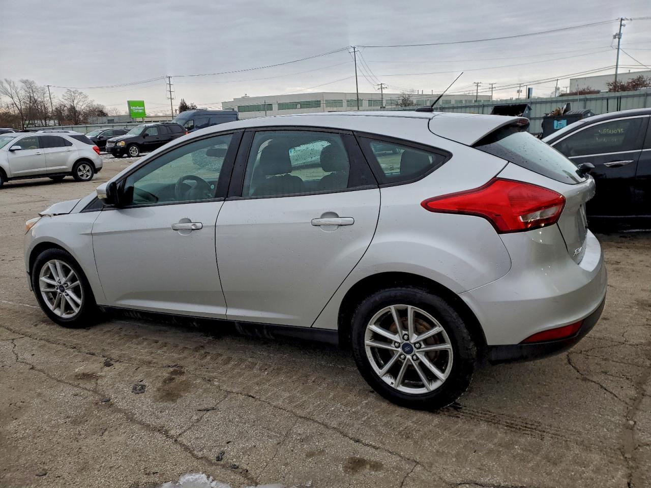 2017 FORD FOCUS SE photo 2