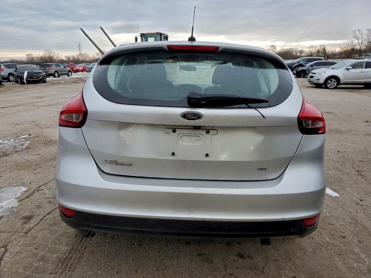 2017 FORD FOCUS SE photo 6