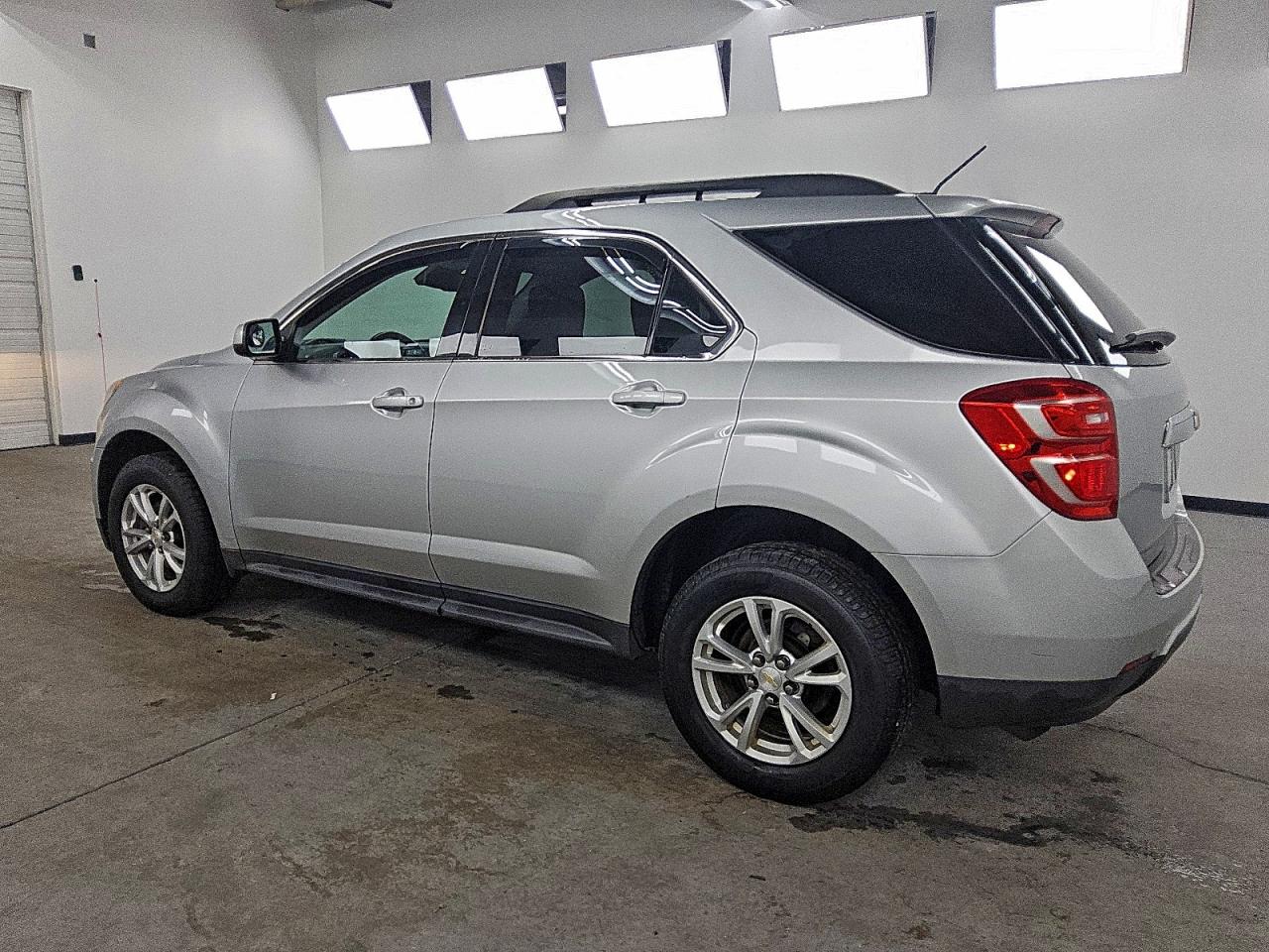 2016 CHEVROLET EQUINOX LT photo 2