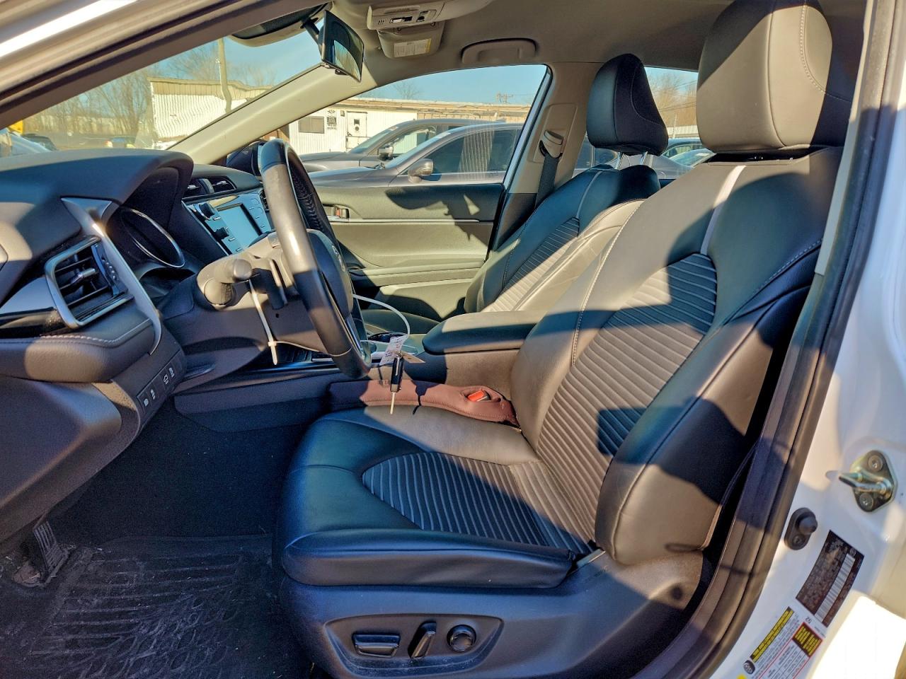 2020 TOYOTA CAMRY SE photo 13