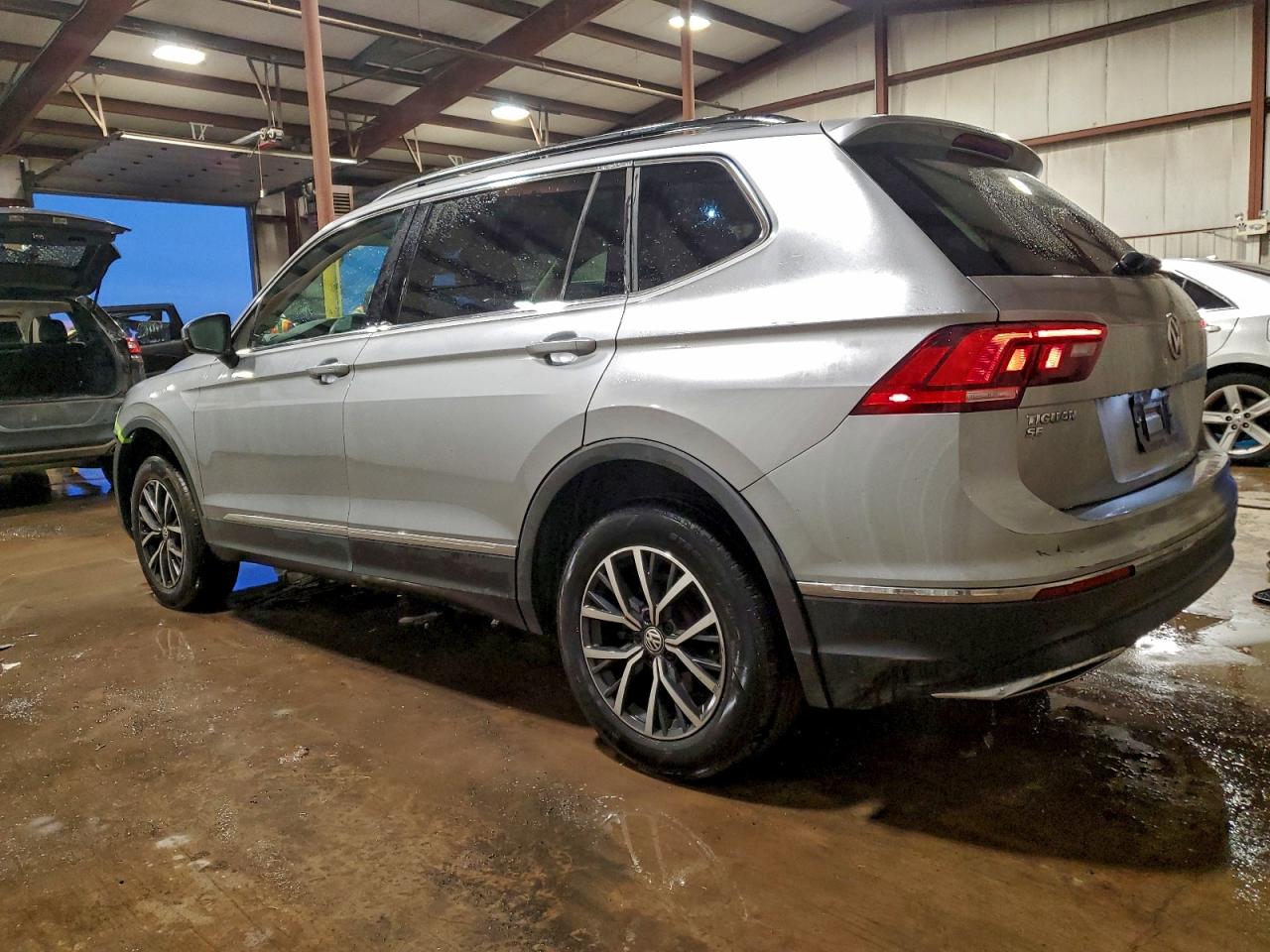 2020 VOLKSWAGEN TIGUAN SE photo 3