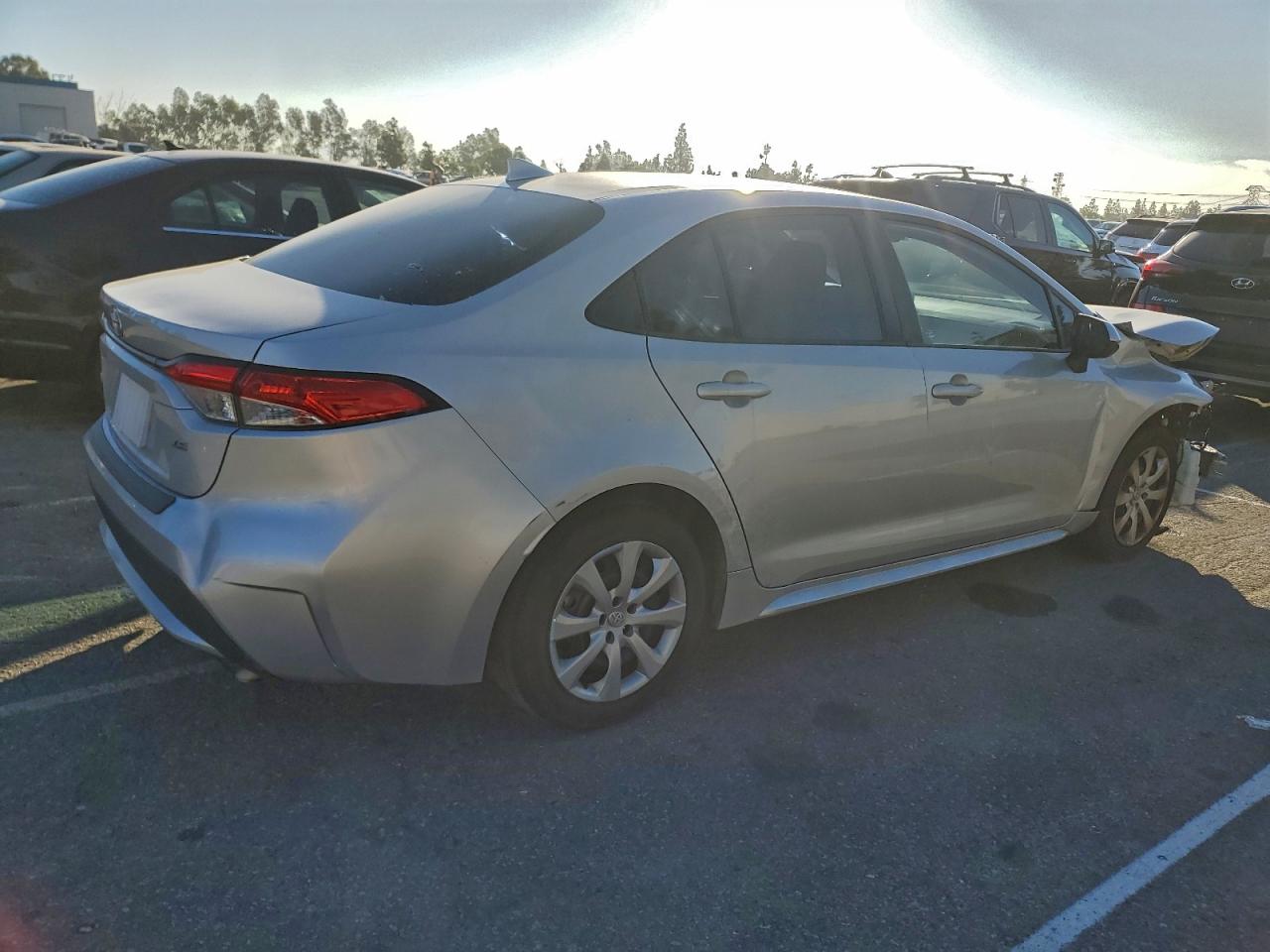 2021 TOYOTA COROLLA LE photo 3